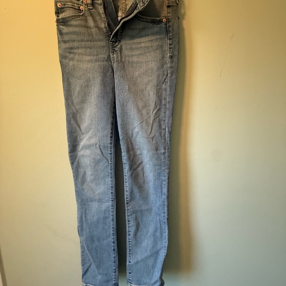 GAP Size 2 CLASSIC STRAIGHT
HIGH RISE - Picture 3 of 6